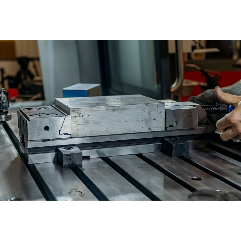 150mm (6") Single-Station Modular Fixed-Jaw Vise, 200mm (8") Opening